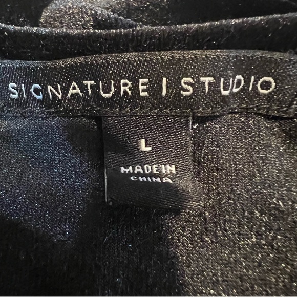 Signature Studio Women’s Black Velour & Lace Flared Sleeves Shirt. Size Large - Picture 7 of 9